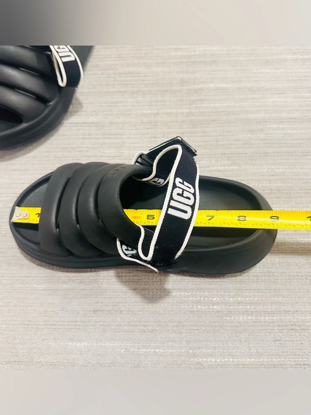 UGG Kids Sport Yeah Clog Slide Sandals Black Foam Size US 2K / EU 33.5